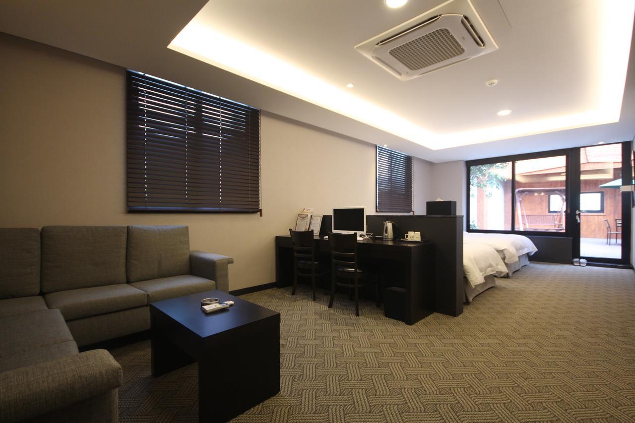 Mbn Hotel Changwon Exterior photo